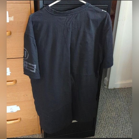 South Pole men's XL skull shirt sleeve and front graphic. Great condition - Picture 6 of 6